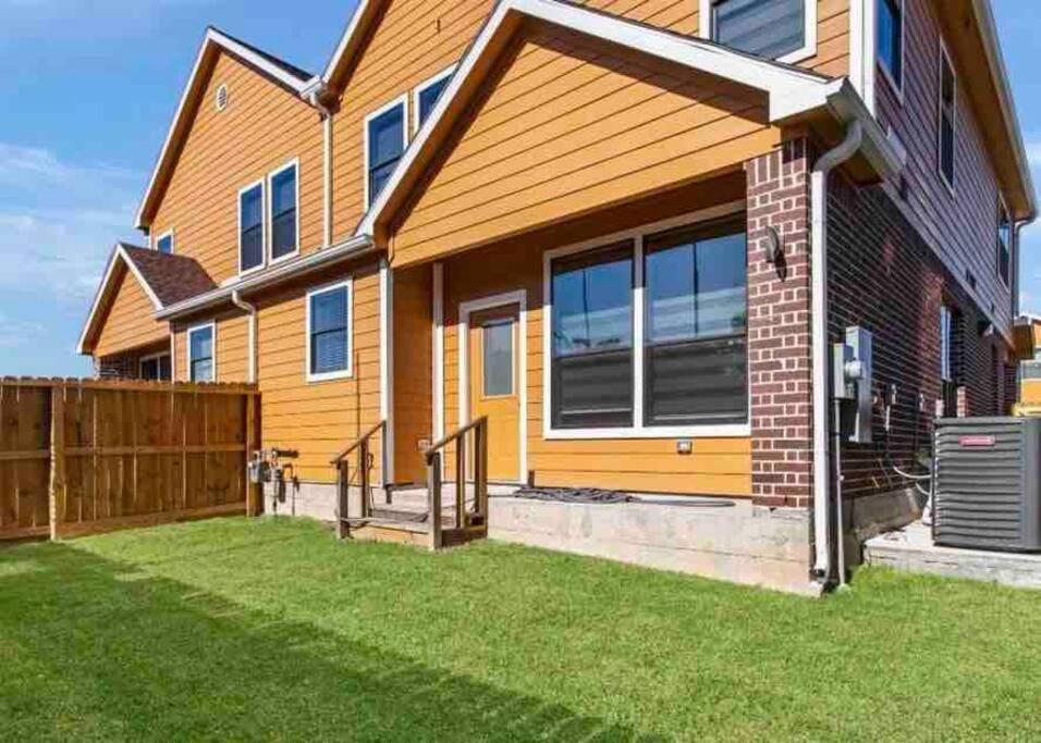 King Bed In Gated Community, 1300 Sqft Home Houston Exterior photo